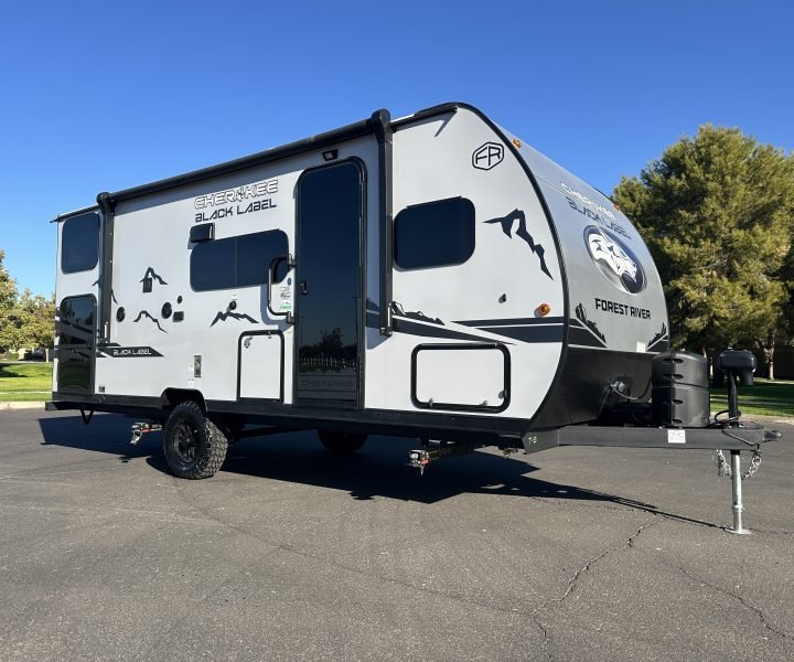 Cherokee 17JWBL travel trailer exterior