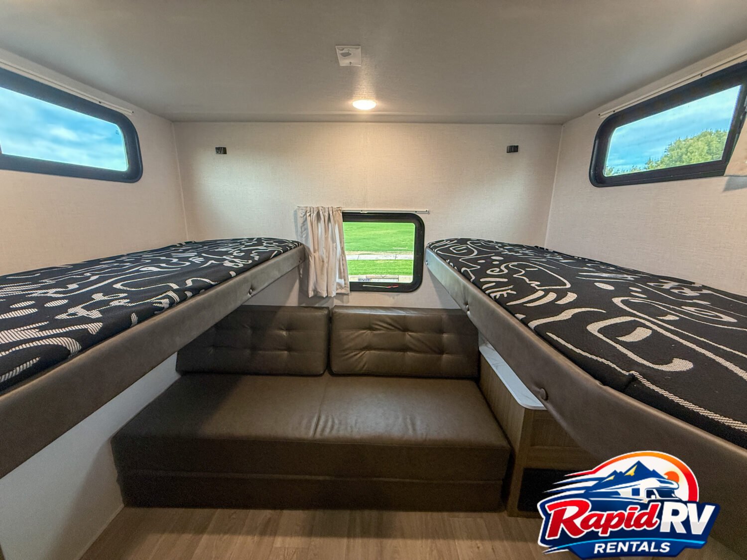 08-2026-salem-28vbxlx-rapid-rv-rentals-photo
